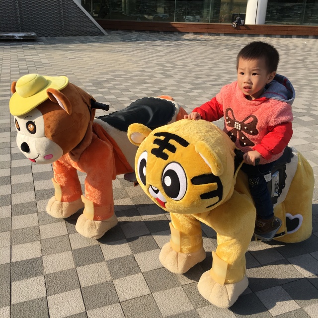 Unisex Zoo Electric Coin Operated Large Bear Ride-On Toy Kid-Friendly Plush Scooter Rides Cars Coin Operated Coin Operated