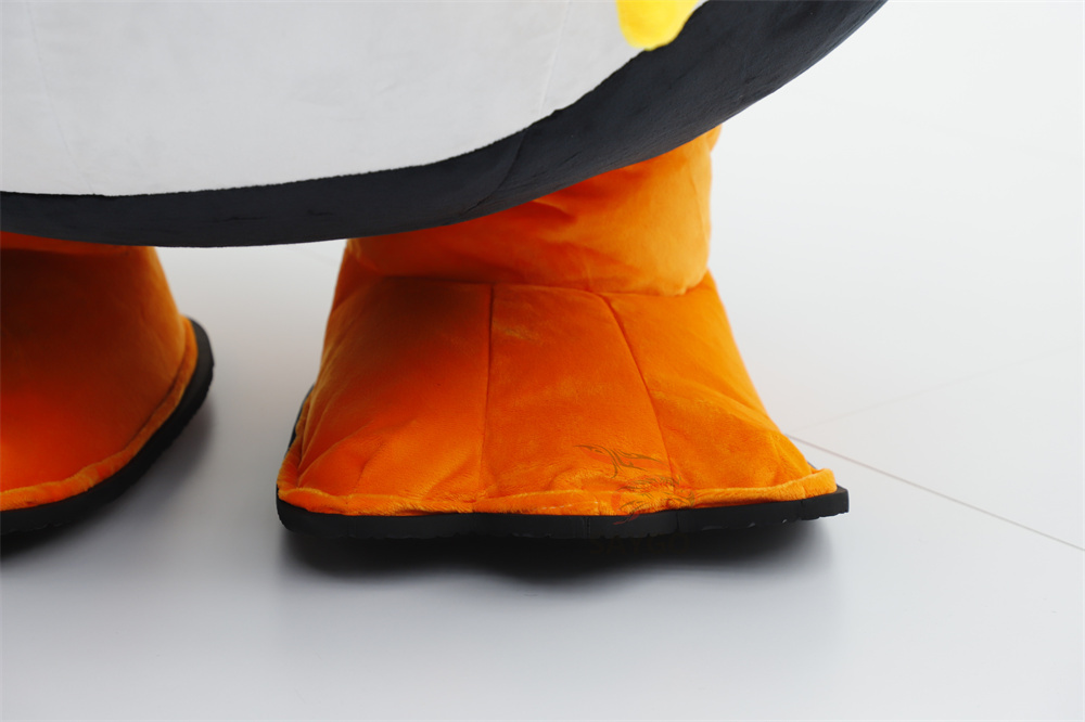 Yellow Scarf Penguin Commercial Factory Price 2m/2.6m Walking Plush Penguin Mascot Costume Adult Inflatable Cartoon Halloween Anime,Big Mascot,2025 Saygo Commercial Factory Price 2m/2.6m Walking Plush Penguin Mascot Costume Adult Inflatable Cartoon Halloween Anime