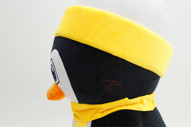 Yellow Scarf Penguin Commercial Factory Price 2m/2.6m Walking Plush Penguin Mascot Costume Adult Inflatable Cartoon Halloween Anime,Big Mascot,2025 Saygo Commercial Factory Price 2m/2.6m Walking Plush Penguin Mascot Costume Adult Inflatable Cartoon Halloween Anime