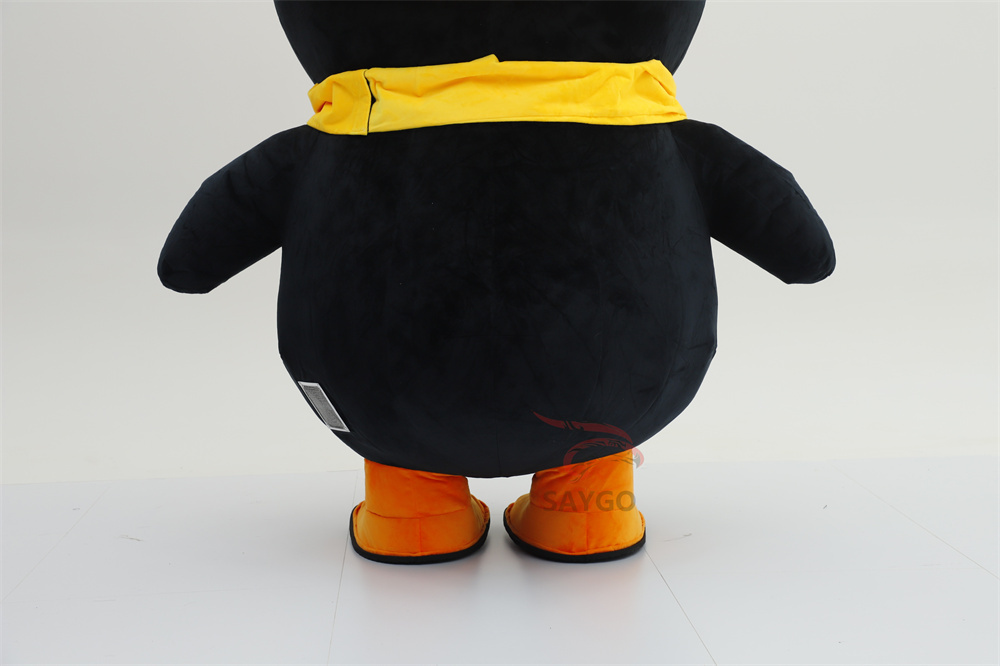 Yellow Scarf Penguin Commercial Factory Price 2m/2.6m Walking Plush Penguin Mascot Costume Adult Inflatable Cartoon Halloween Anime,Big Mascot,2025 Saygo Commercial Factory Price 2m/2.6m Walking Plush Penguin Mascot Costume Adult Inflatable Cartoon Halloween Anime