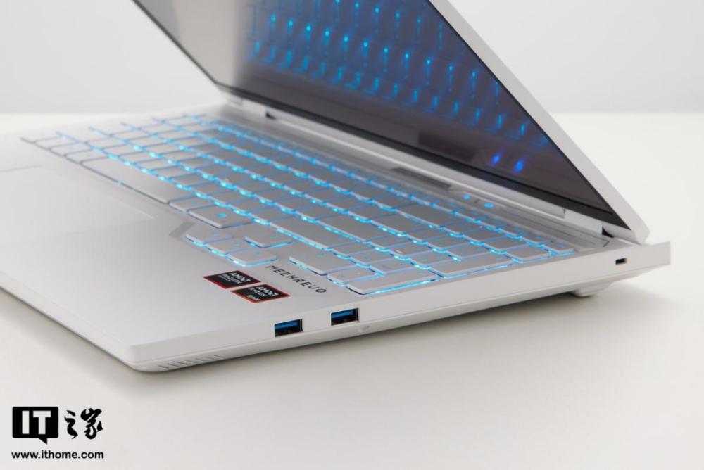【MECHREVO】Jiaolong 16 Pro Trend Edition R7-8840HX RTX 5060 2.5K Gaming Laptop 16GB+1T