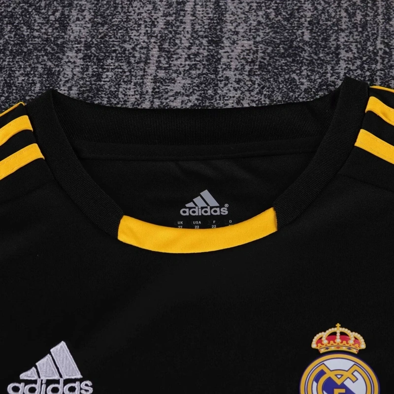 2011/12 Real Madrid Black Goalkeeper Kids Kit