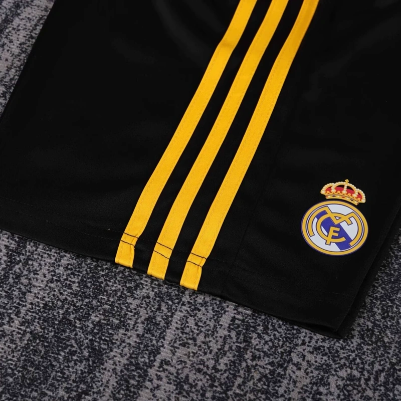 2011/12 Real Madrid Black Goalkeeper Kids Kit