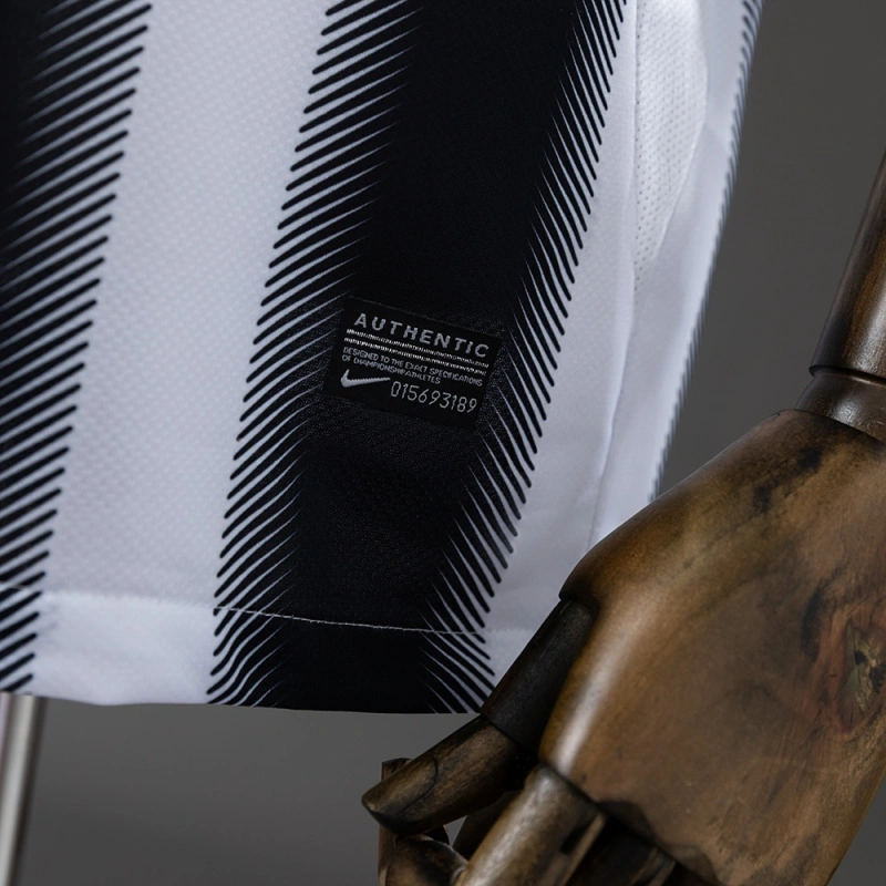 2010/11 Juventus Home Jersey