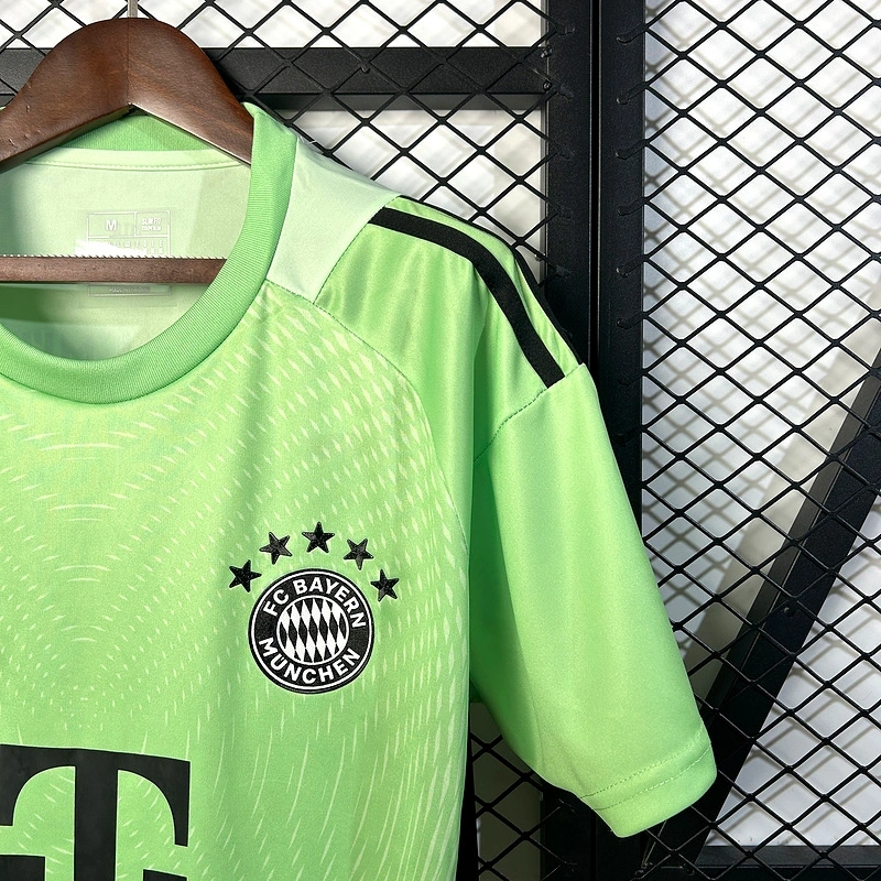 2025/26 Bayern Munich Green Goalkeeper Jersey