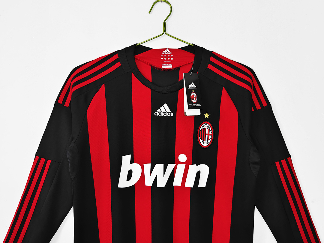 Long sleeves: AC home for the 2008/09 season