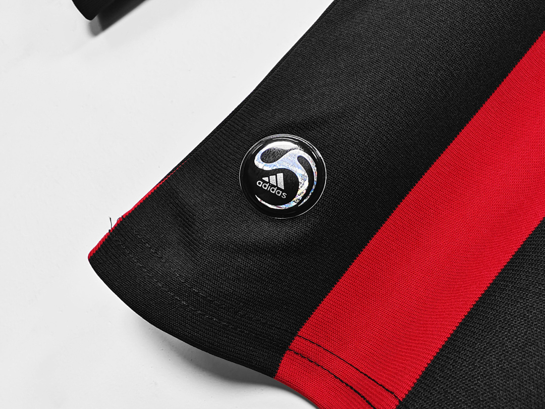 Long sleeves: AC home for the 2008/09 season