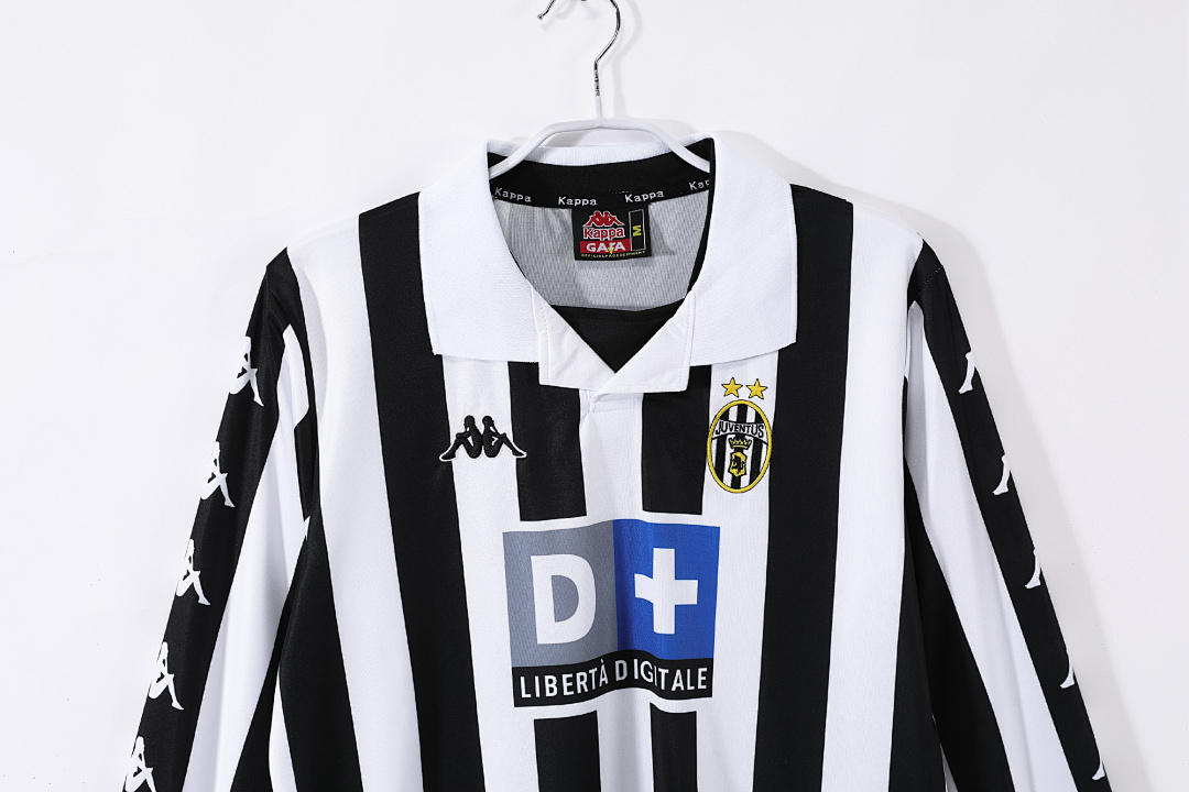 1999/00 season Juventus home long sleeves
