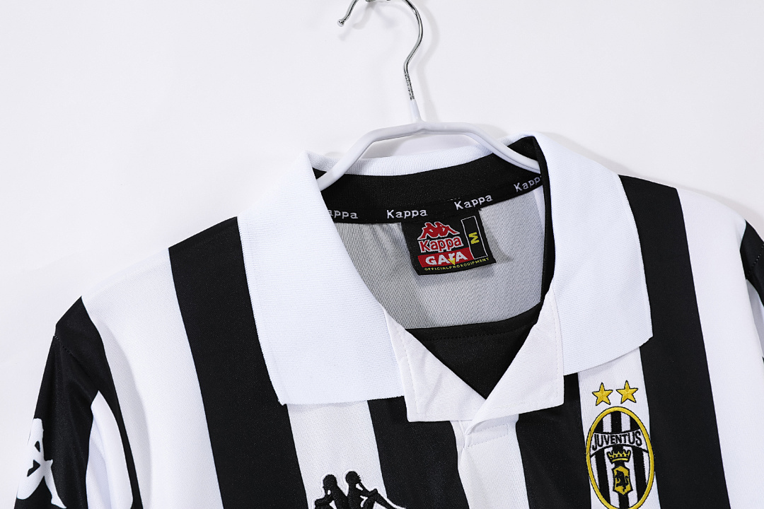 1999/00 season Juventus home long sleeves