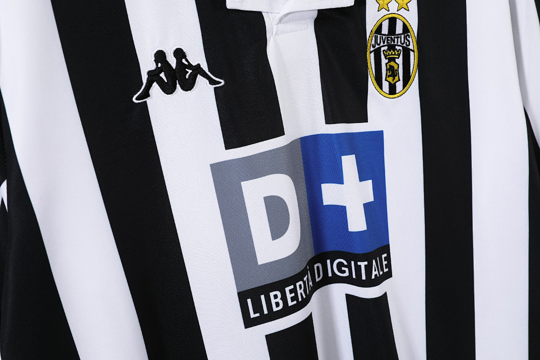 1999/00 season Juventus home long sleeves