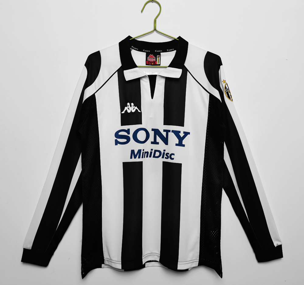 1997/98 season Juventus home long sleeves