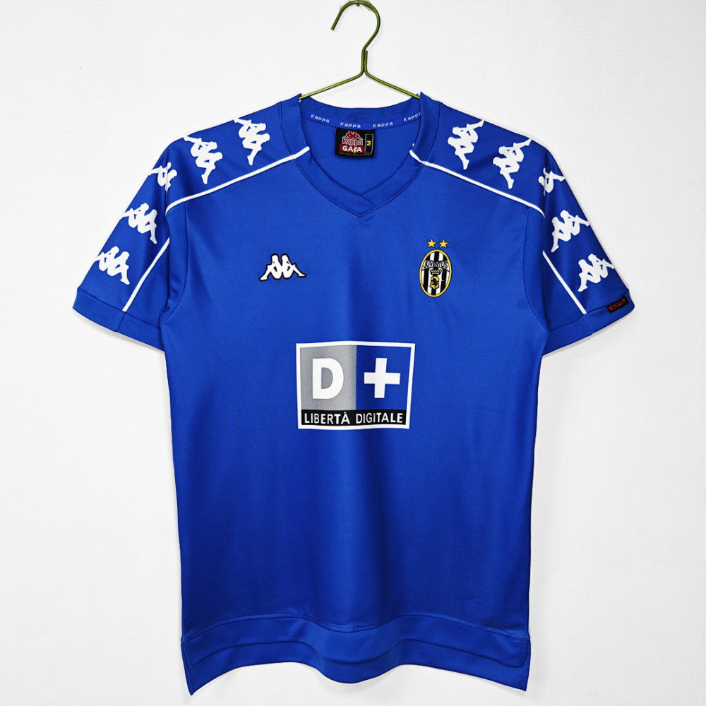 1999/00 season Juventus away