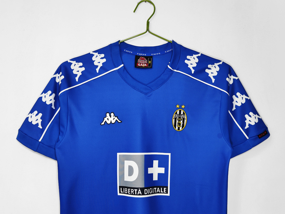 1999/00 season Juventus away