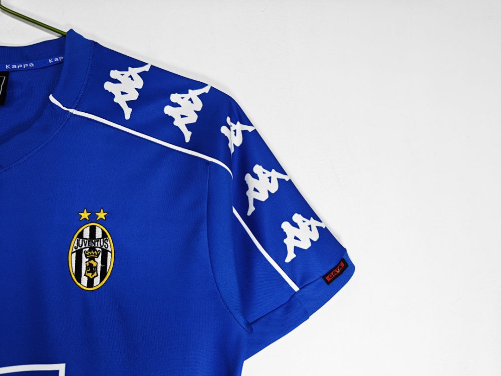 1999/00 season Juventus away