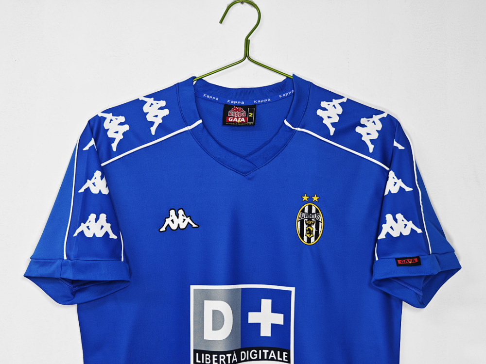 1999/00 season Juventus away