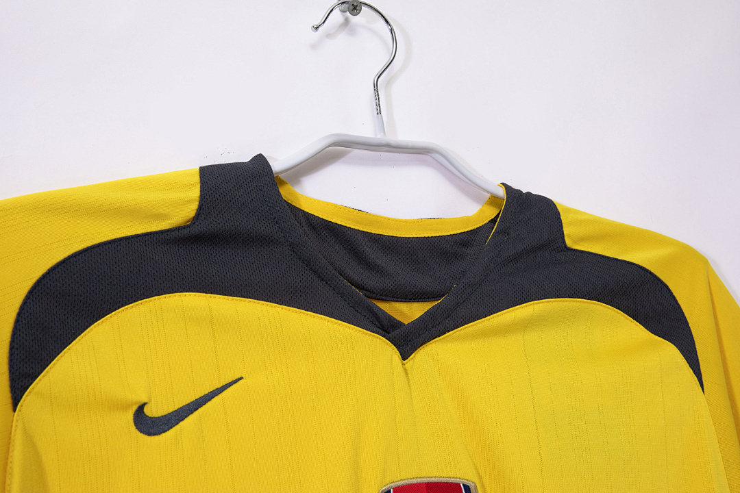 2005/06 season Arsenal away retro