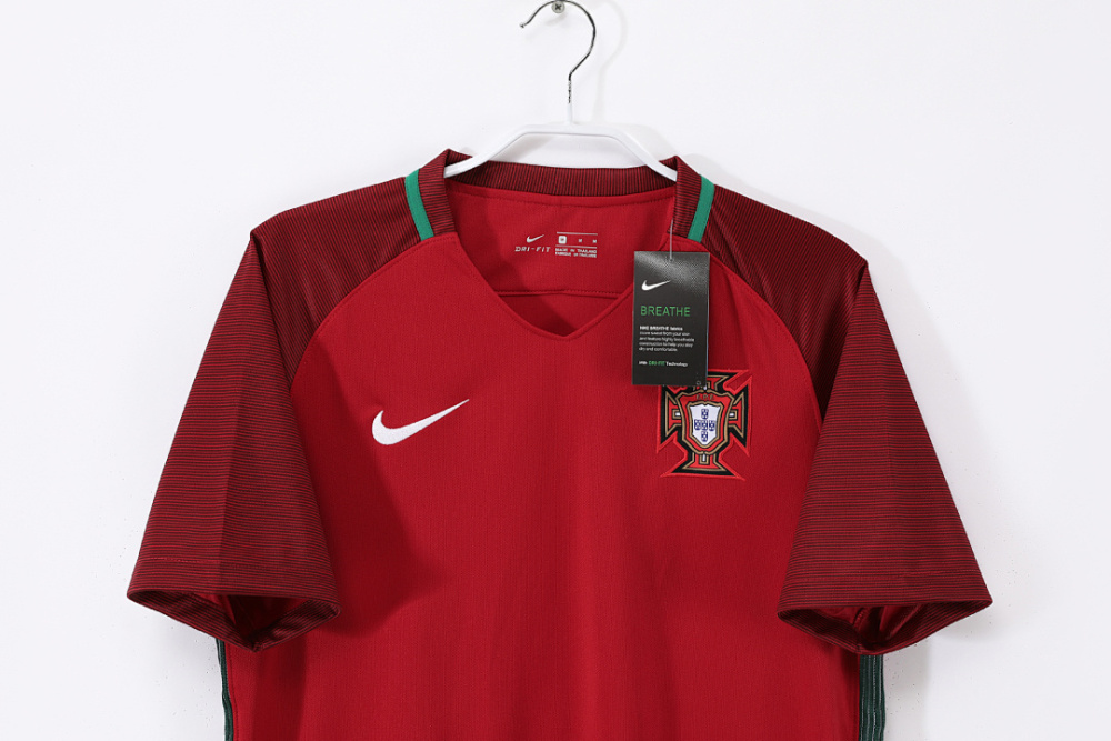 2016 season Portugal home retro