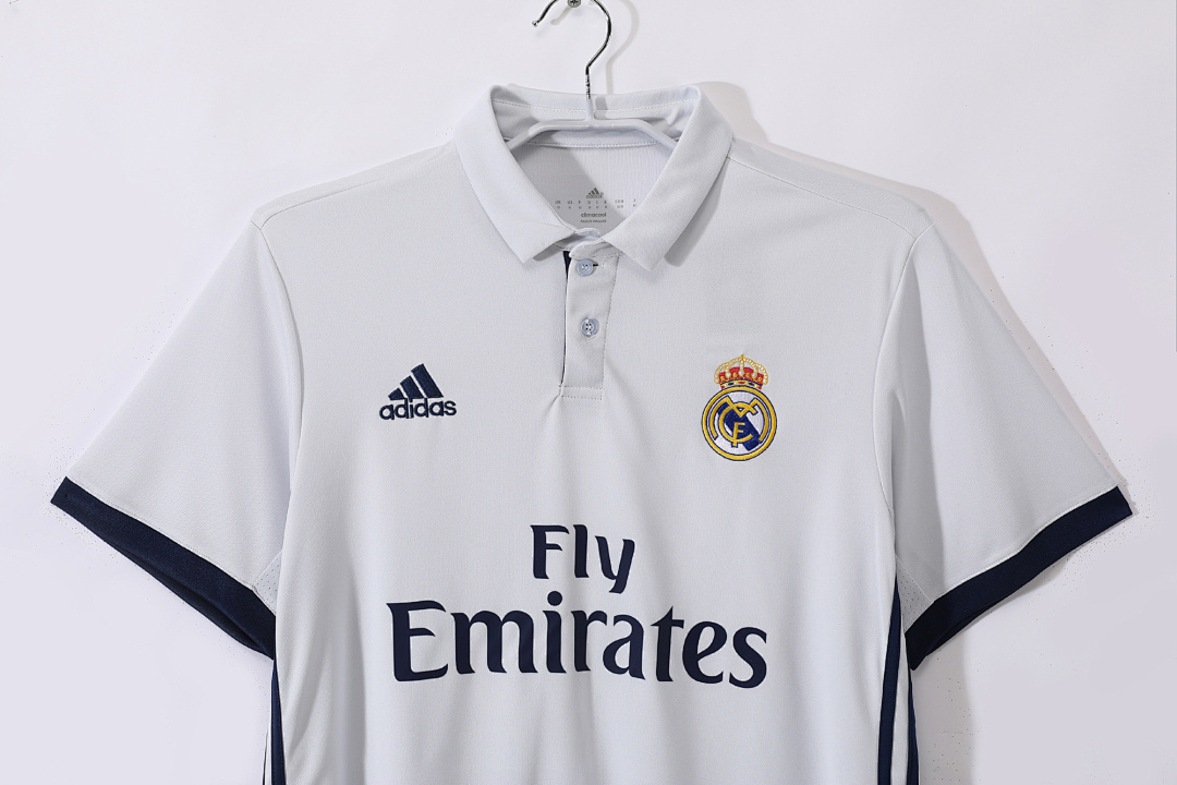 2016/17 season Real Madrid home retro