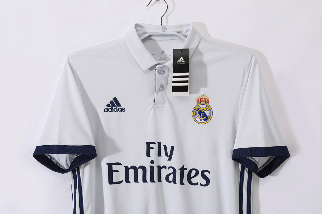 2016/17 season Real Madrid home retro