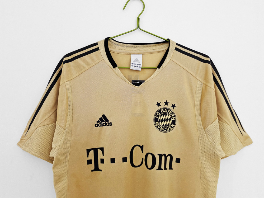 2004/05 season Bayern München away retro