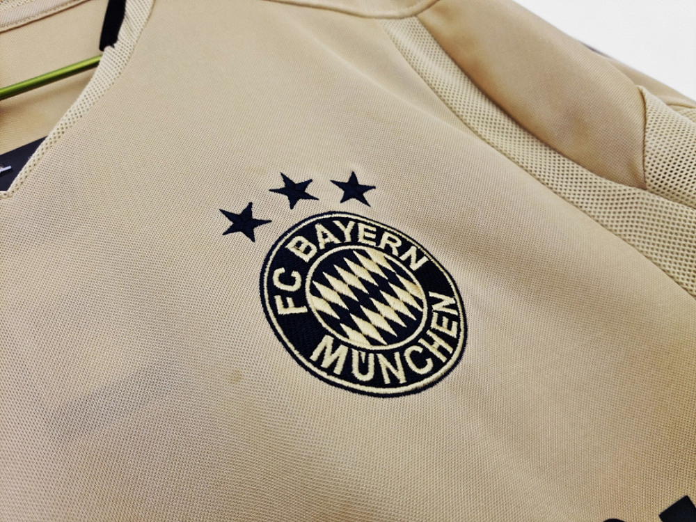 2004/05 season Bayern München away retro