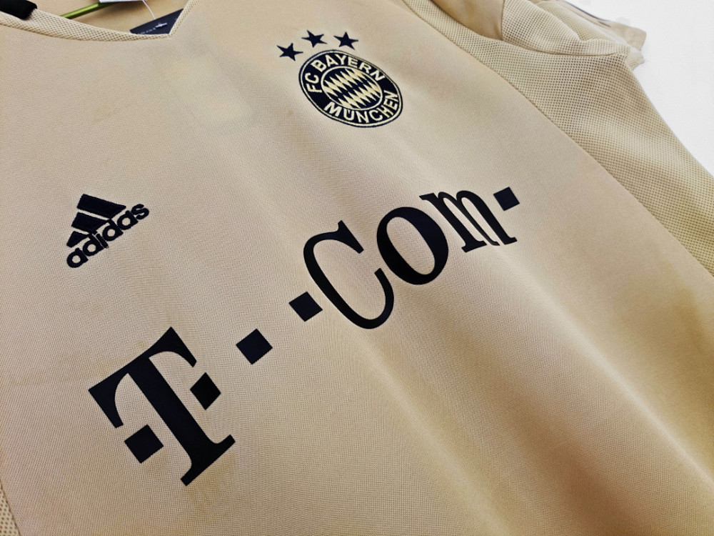 2004/05 season Bayern München away retro