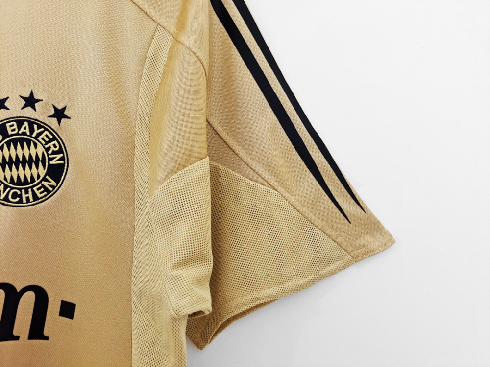 2004/05 season Bayern München away retro
