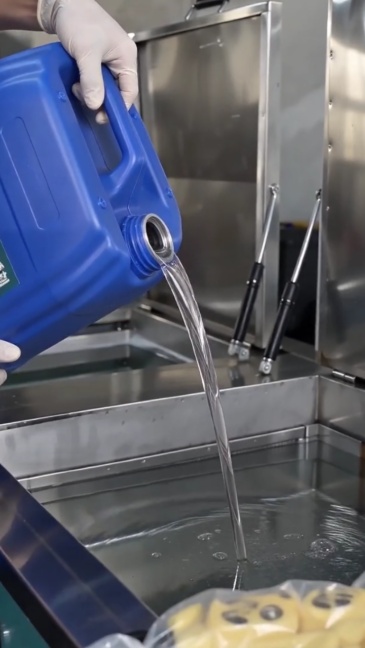 RSB-606 Water-Based Rust Inhibitor,ruibaocleaner丨Industrial Metal Degreaser for Aluminum, Copper, Stainless Steel, Die Cast Aluminum | Remove Cutting Oil, Buffing Compound, Rust for Connecting Rod, Crankshaft & Stamping Parts,RSB-606 Water-Based Rust Inhibitor