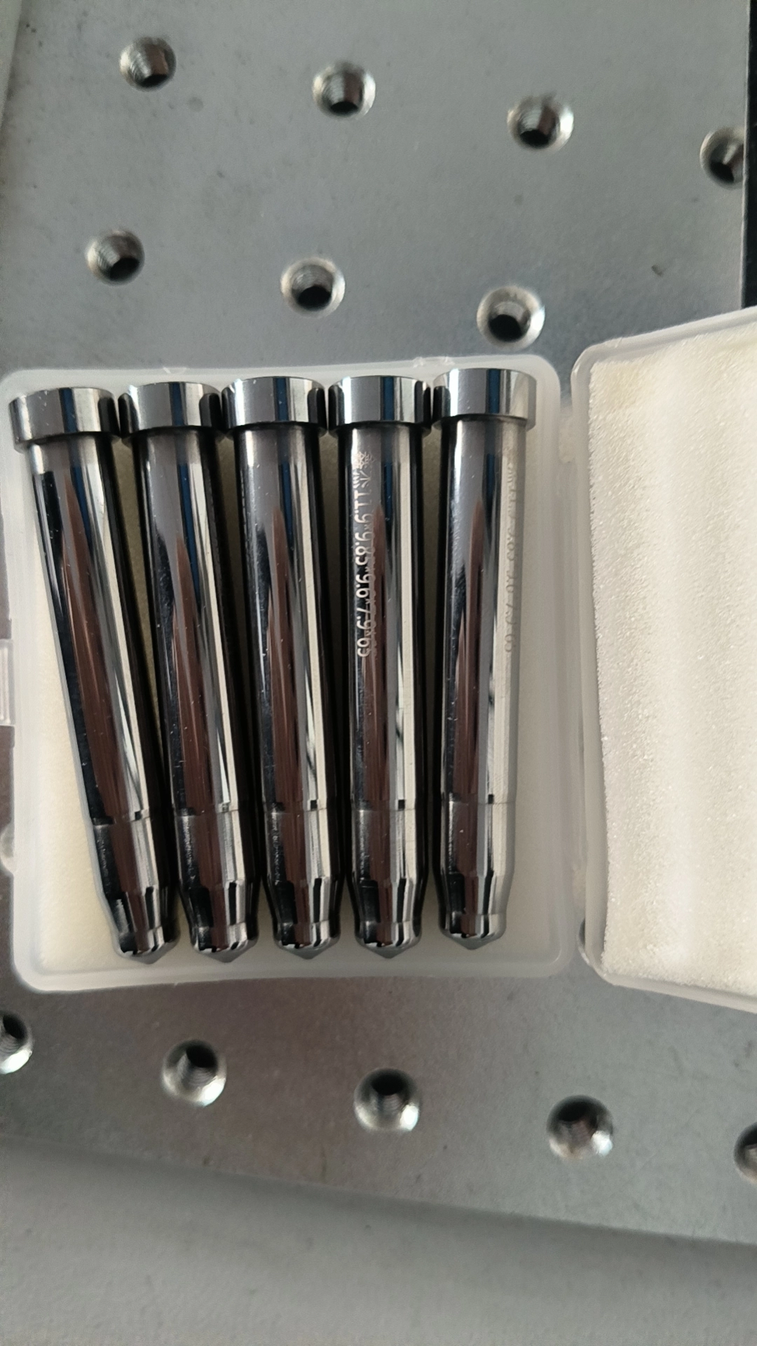 Long-form view of a Jinwo tungsten carbide punch product