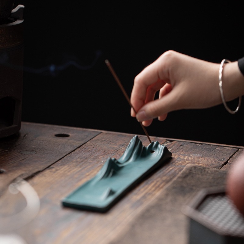 Hidden Mountain Ceramic Incense Tray | Antique Style Minimalist Landscape Holder (Dual Color)
