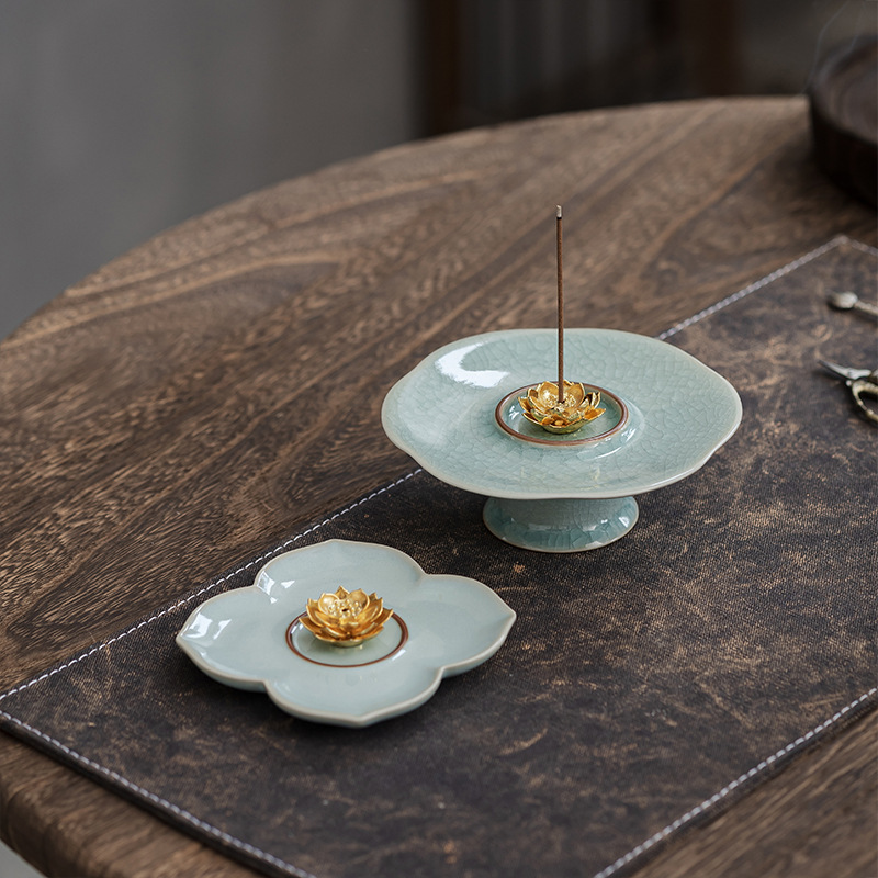 Lotus Celadon Incense Holder | Antique Ice-Crackle Glaze with Brass Core (Dual Style)
