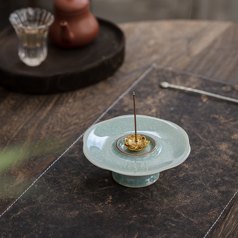 Lotus Celadon Incense Holder | Antique Ice-Crackle Glaze with Brass Core (Dual Style)