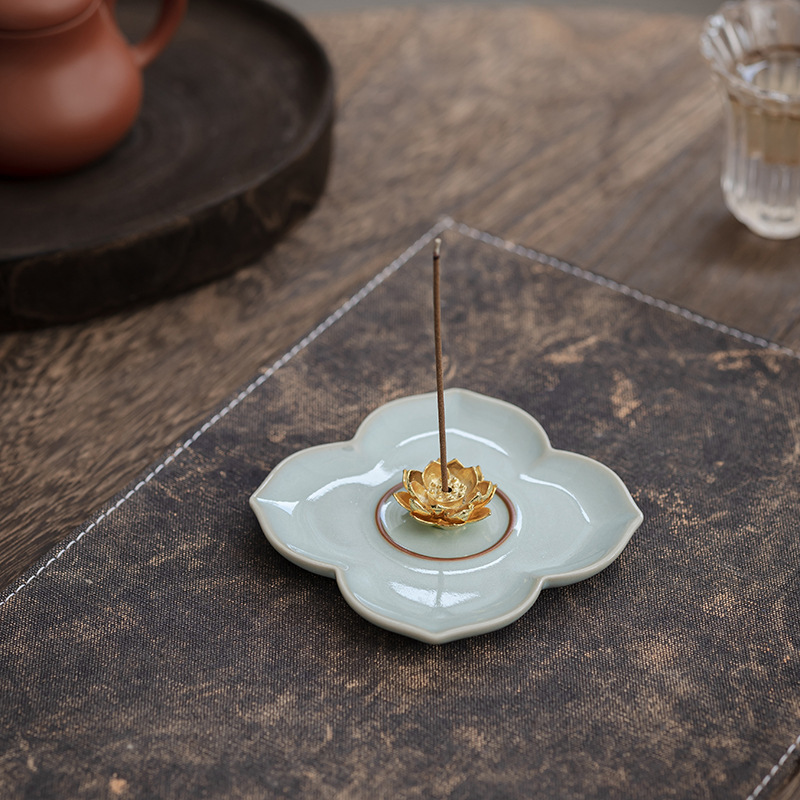 Lotus Celadon Incense Holder | Antique Ice-Crackle Glaze with Brass Core (Dual Style)