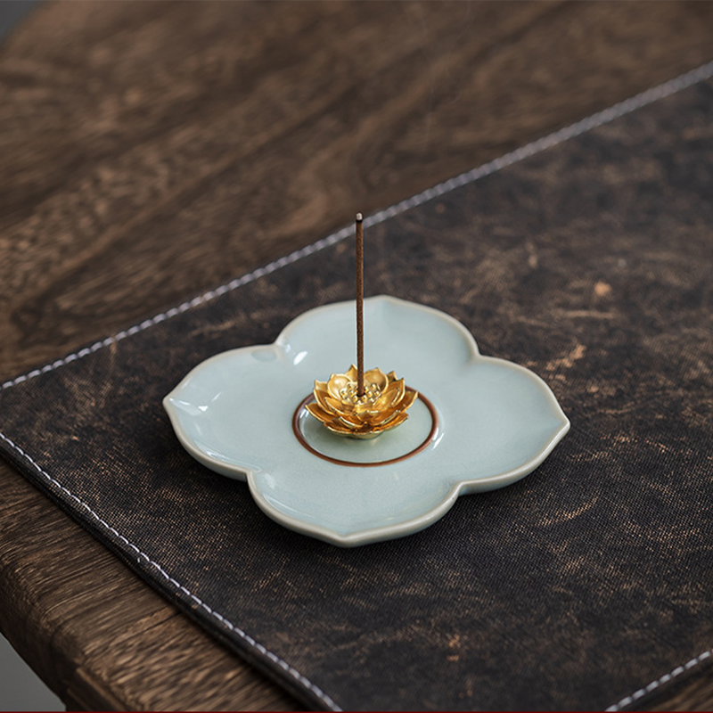 Lotus Celadon Incense Holder | Antique Ice-Crackle Glaze with Brass Core (Dual Style)