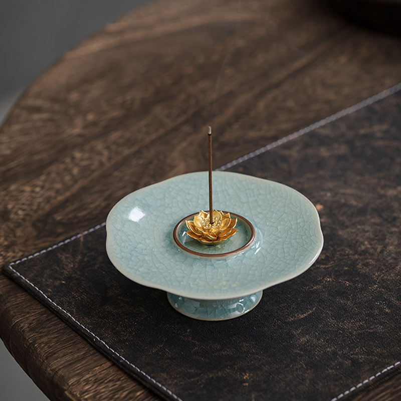 Lotus Celadon Incense Holder | Antique Ice-Crackle Glaze with Brass Core (Dual Style)