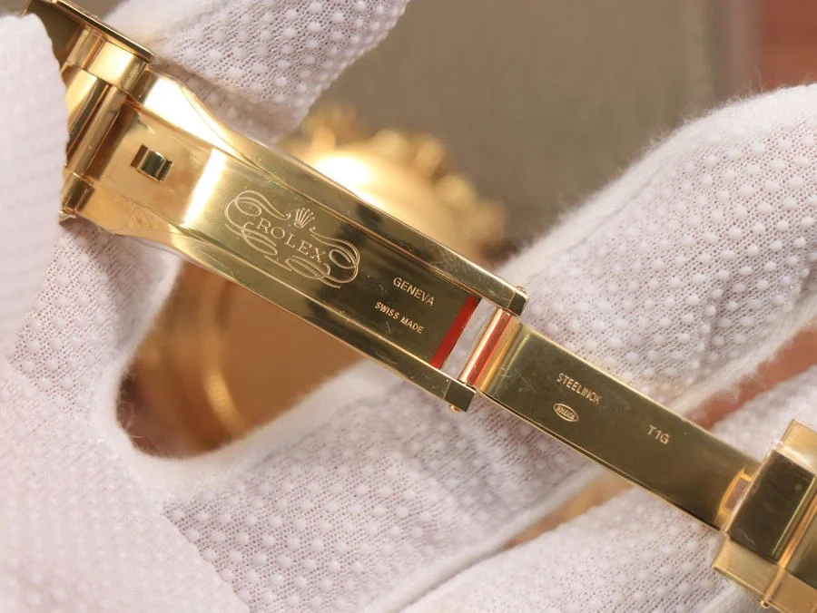 1:1 Cutting-edge cloning Rolex Cosmograph Daytona 18K Yellow Gold Cal.4130 Move