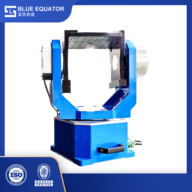 Close up of precision shafting with ±20 arcsec positioning accuracy for sensor teaching