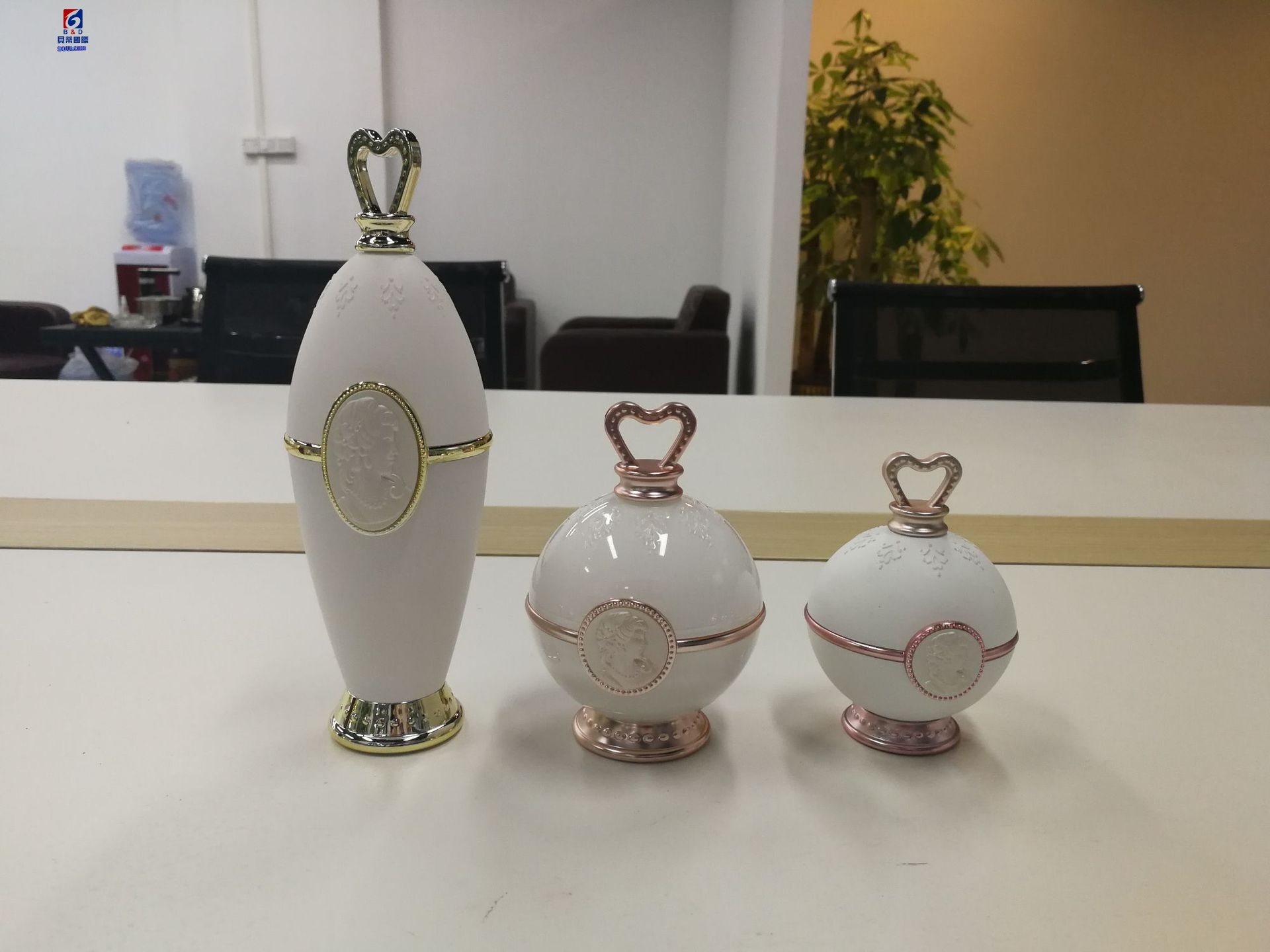 Kinds Of Acrylic Set Bottles