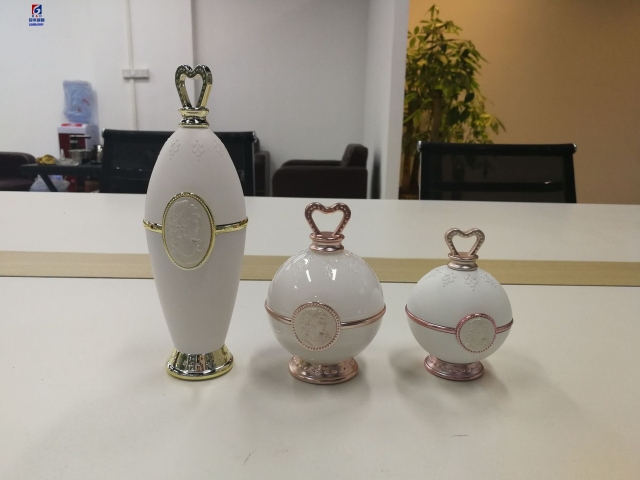 Kinds Of Acrylic Set Bottles