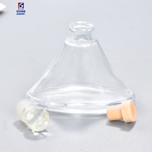 100ML Bayonet Bottom Triangular Glass Aromatherapy Bottle