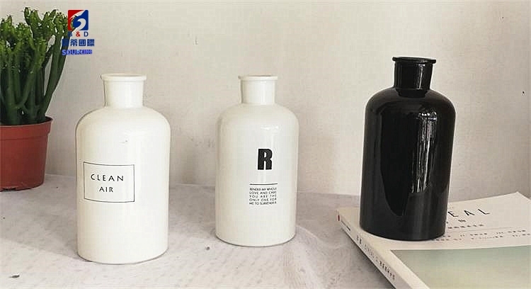 Nordic style retro minimalist glass vase