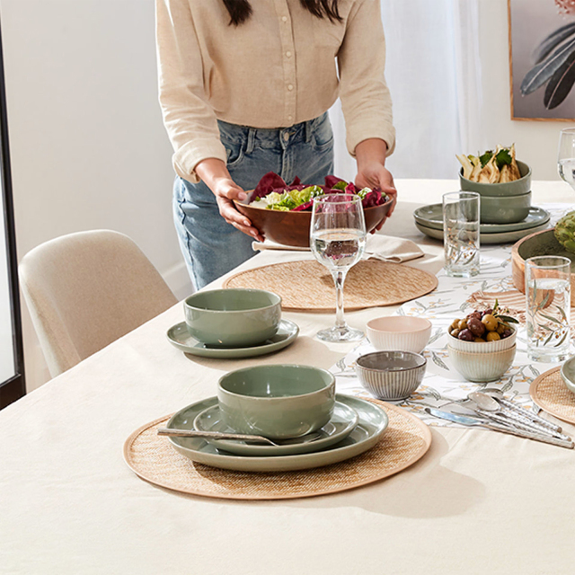 Nordic Style Green Tableware Crockery Restaurant Plates and Bowls Set Dining Ceramic Plates Dinnerware Set
