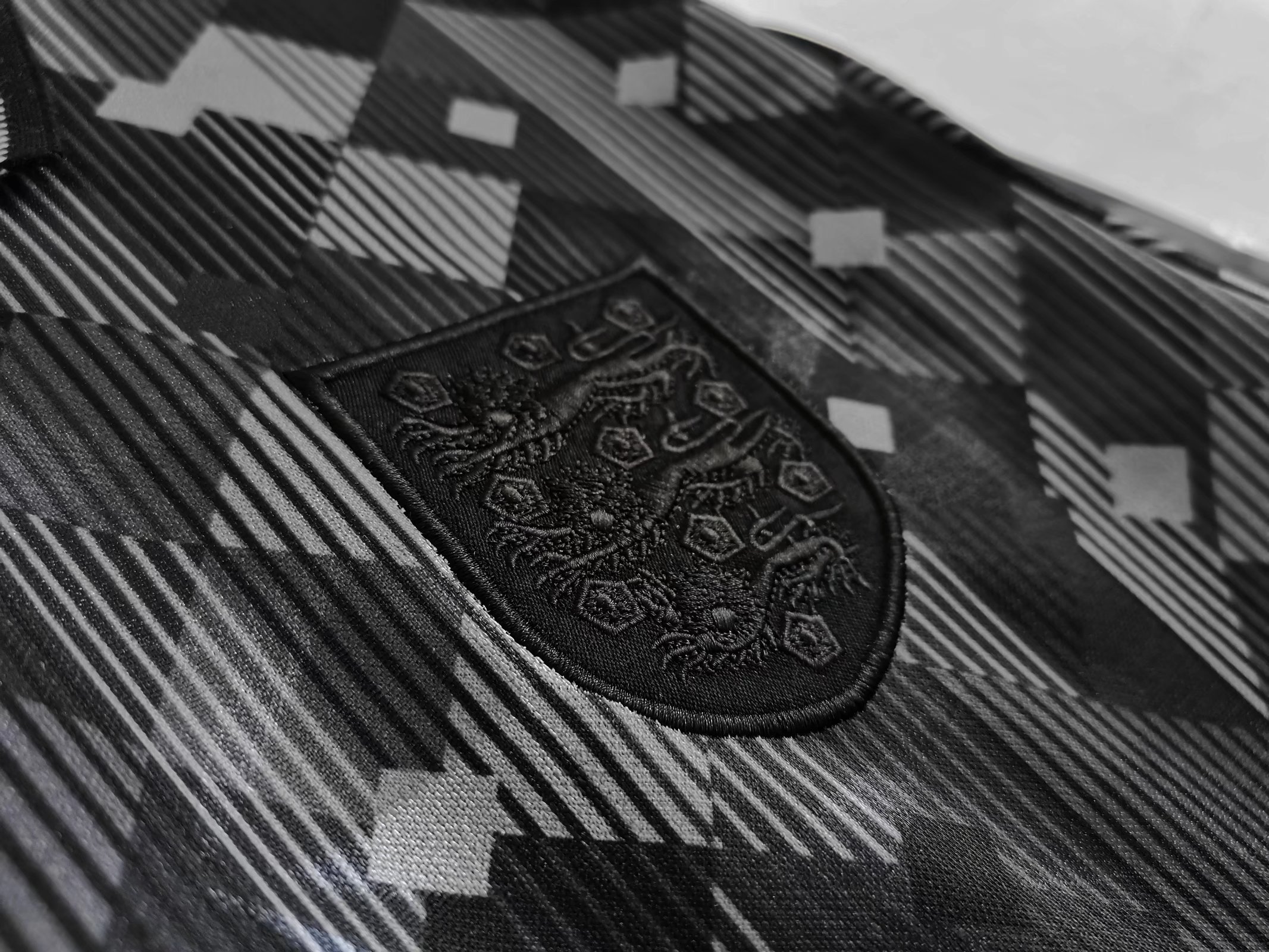1990 England black retro Fan version