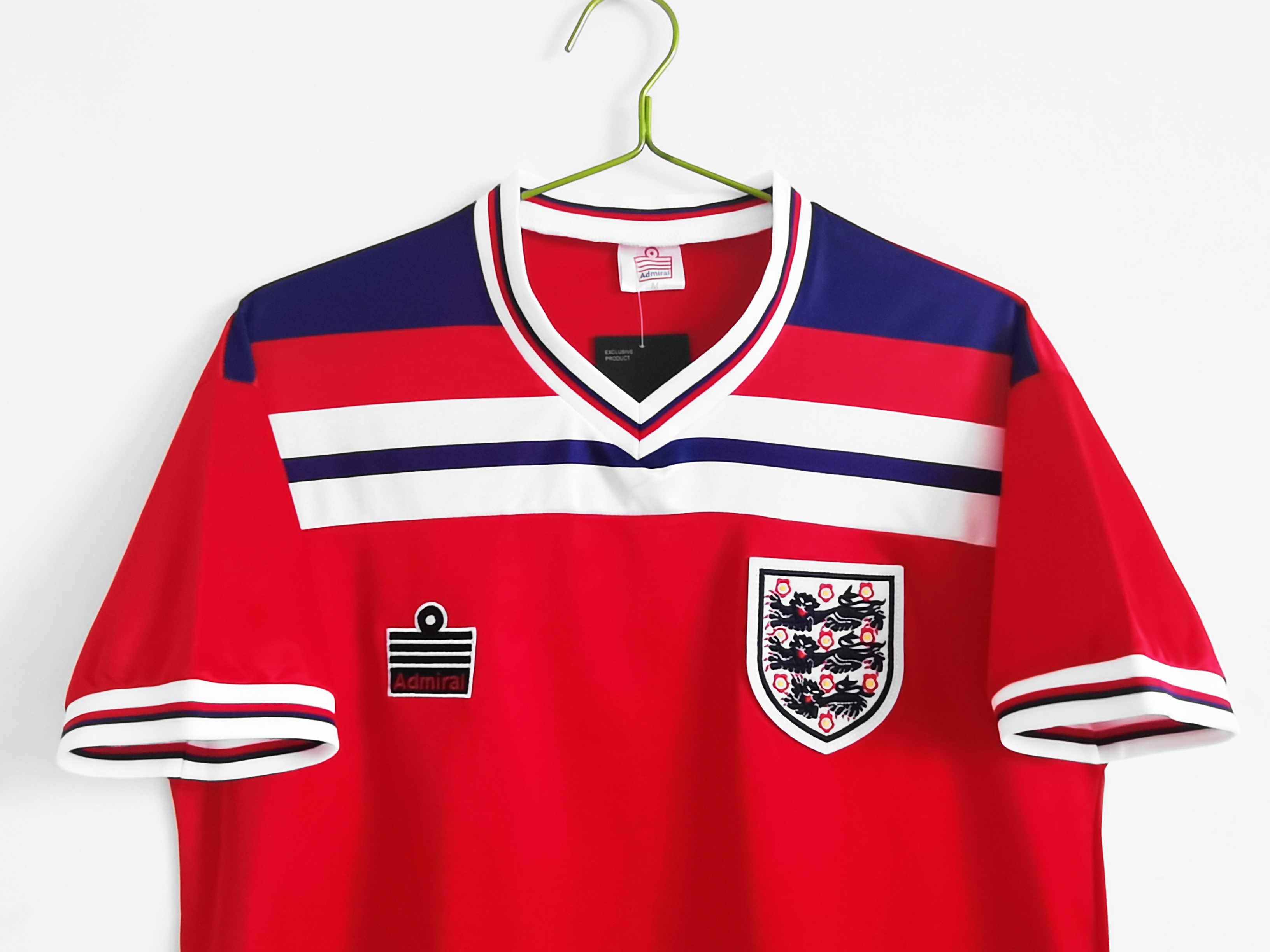 1982 England away retro Fan version