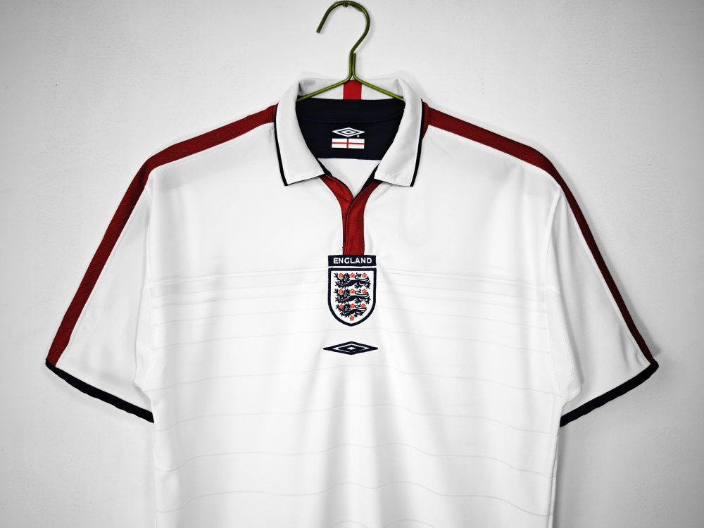 2004 England home retro Fan version