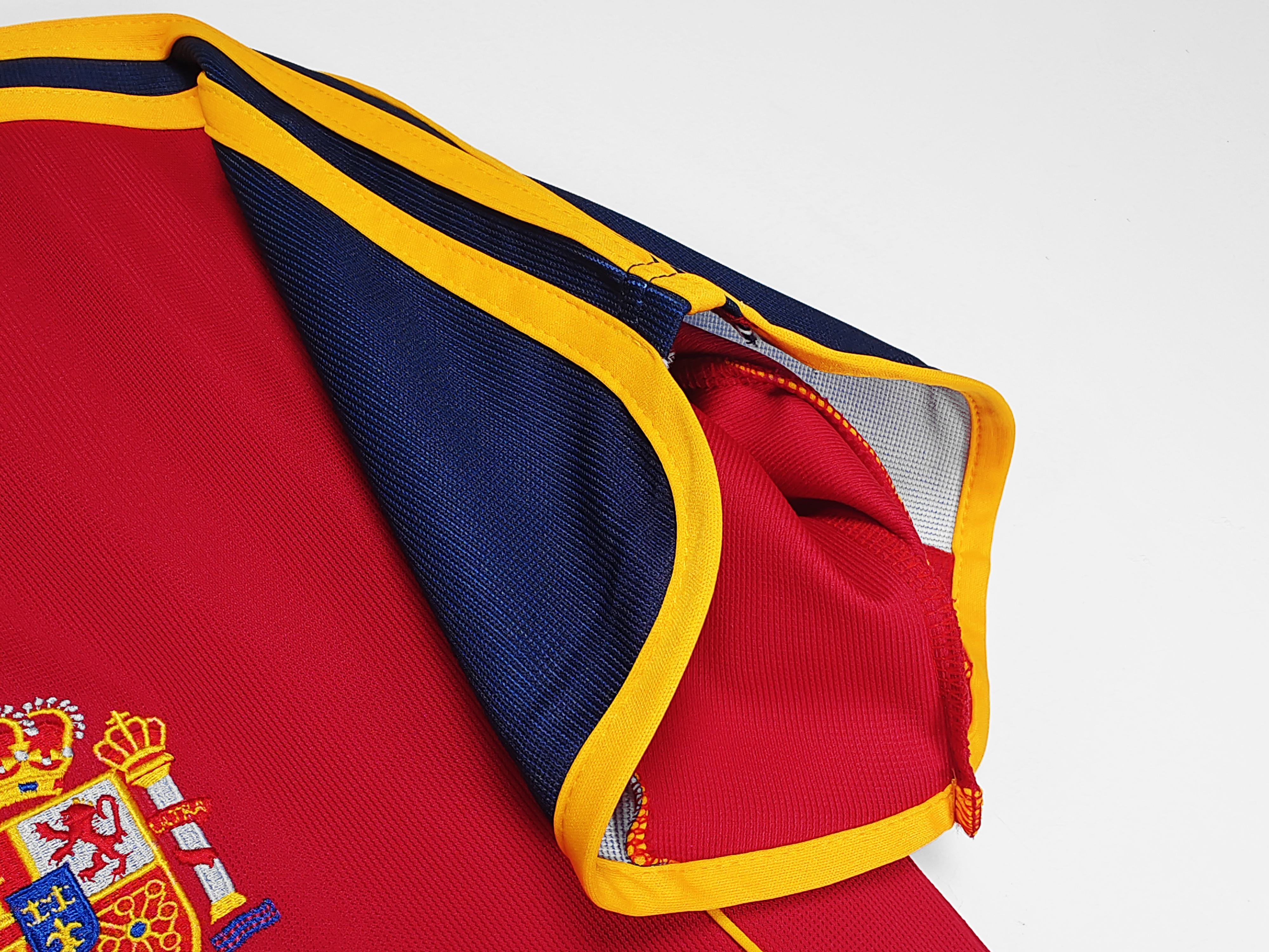 2000 season Spanish home retro Fan version