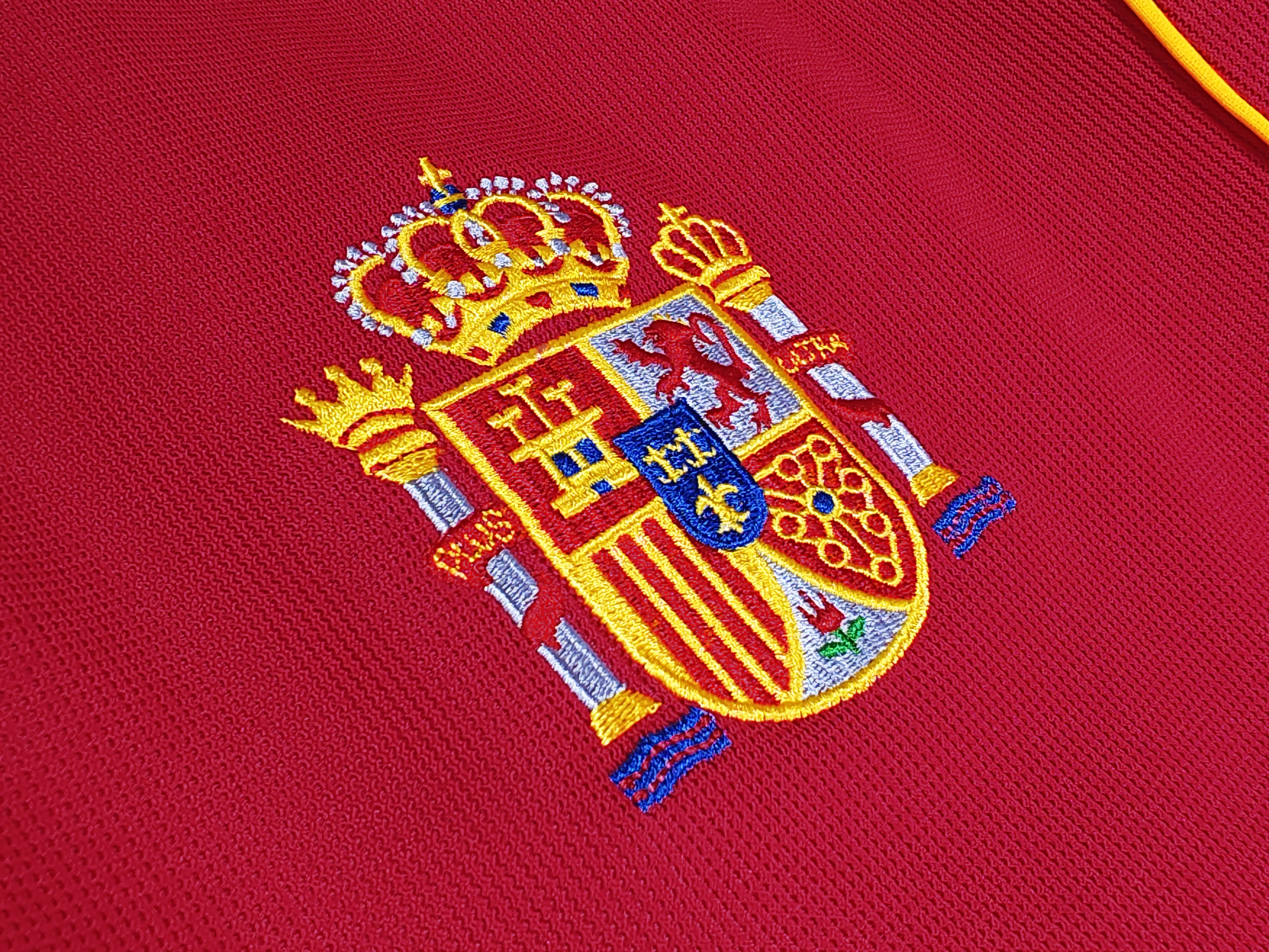 2000 season Spanish home retro Fan version
