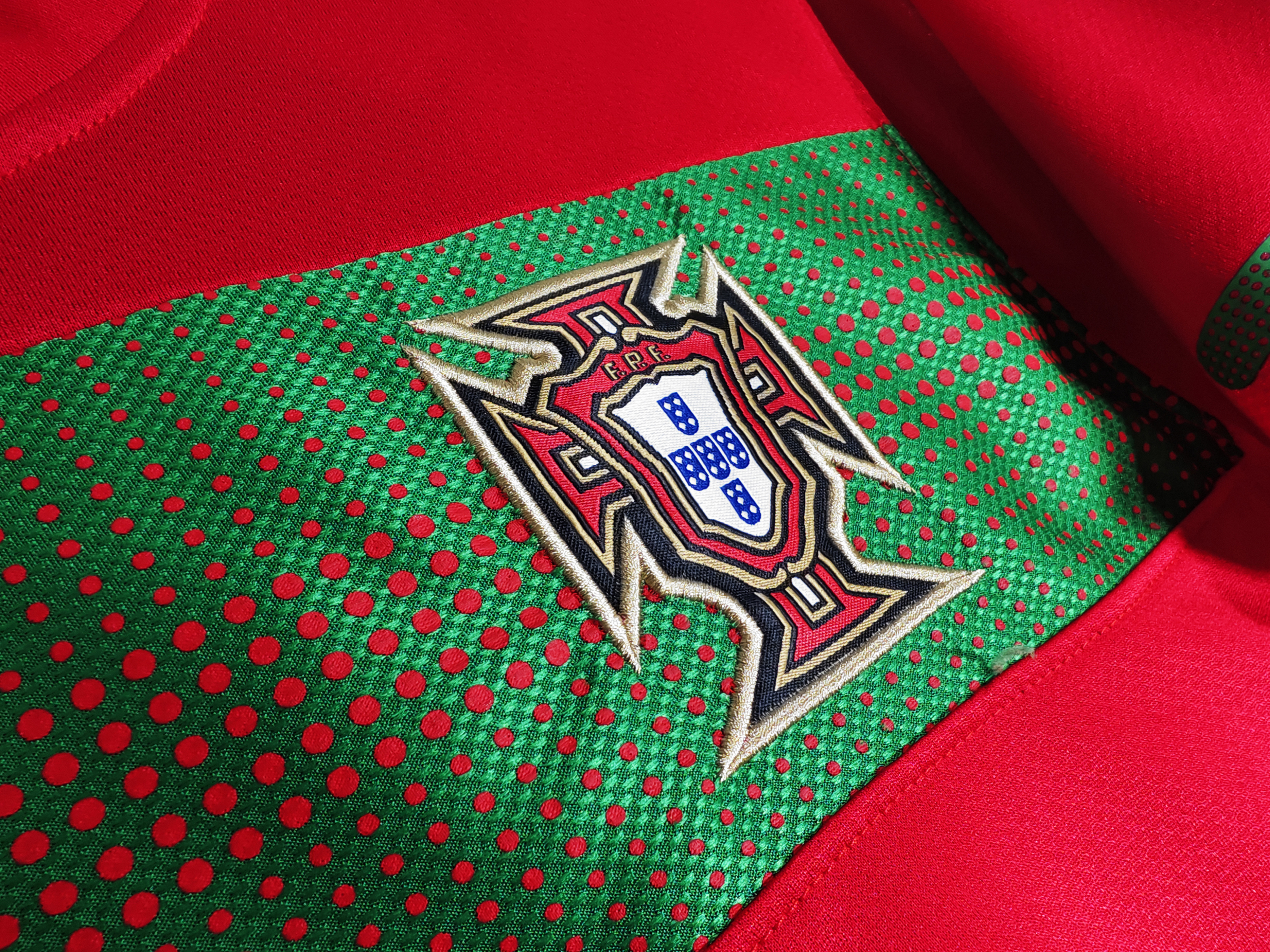 2010 Portugal home retro Fans version