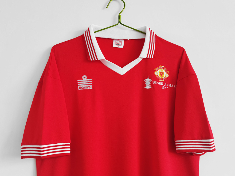 1977 Manchester United home Retro Fan Version