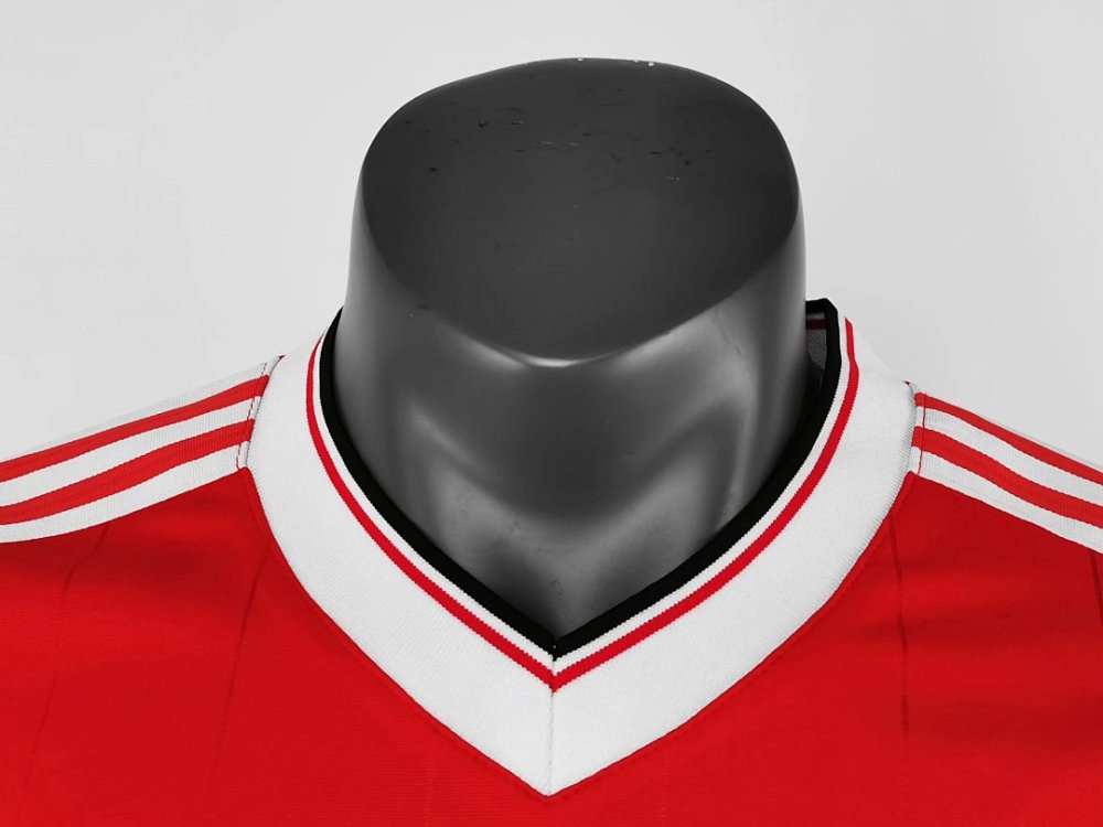 1984 Manchester United home Retro Fan Version